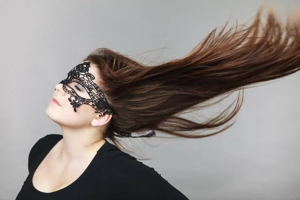 Vrij Mysterieuze Vrouw Dragen Black Eye Lace Masker Hebben Tousled — Stockfoto