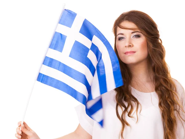 布鲁内特卷曲长发年轻女子 希腊国旗飘扬 是希腊的国家象征 与白色隔离 — 图库照片
