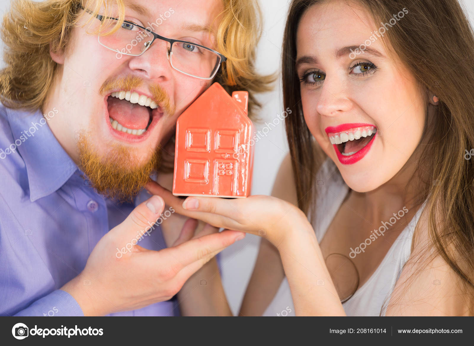 Happy Young Couple Ready Live Together Man Woman Holding Small Happy Young Couple Ready Live Together Man Woman Holding Small