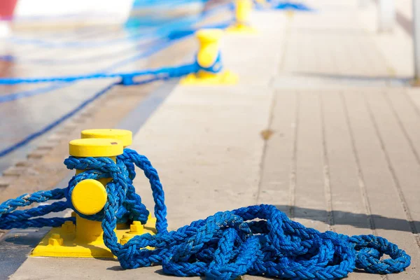 Shipping Objects Concept Sailing Ropes Tied Yellow Marina Pins Outdoor — Stock Photo, Image