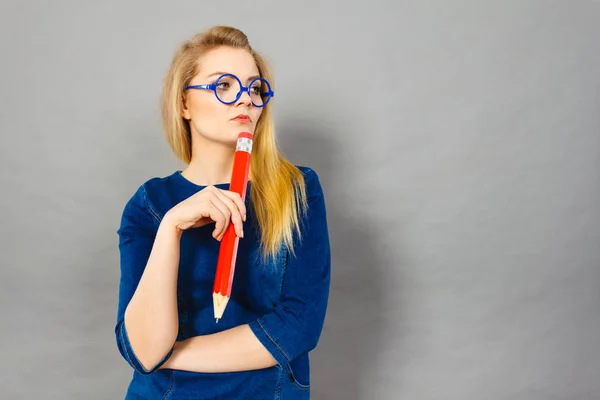 Pensamiento Confuso Persona Busca Una Solución Pensativa Estudiante Reflexiva Mujer — Foto de Stock