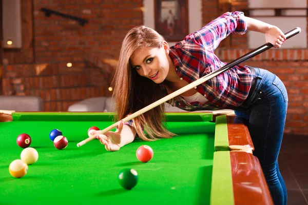 Competition Concept Young Focused Girl Having Fun Billiard Pretty Fashionable — Stock Photo, Image