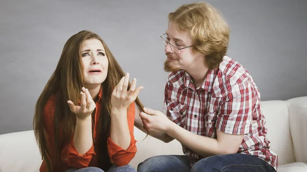 Man Comforting Woman Sitting Sofa Friend Confiding Friend Having Serious — Stock Photo, Image