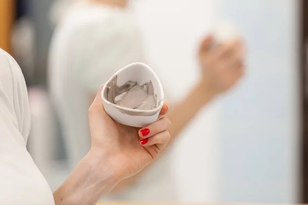 Skin Care Female Hand Holding Bowl Clay Mud Mask Apply — Stock Photo, Image