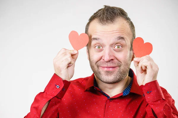 Felnőtt Pozitív Férfi Vörös Szívvel Szerelmes Férfi Romantikus Érzések Valentin — Stock Fotó