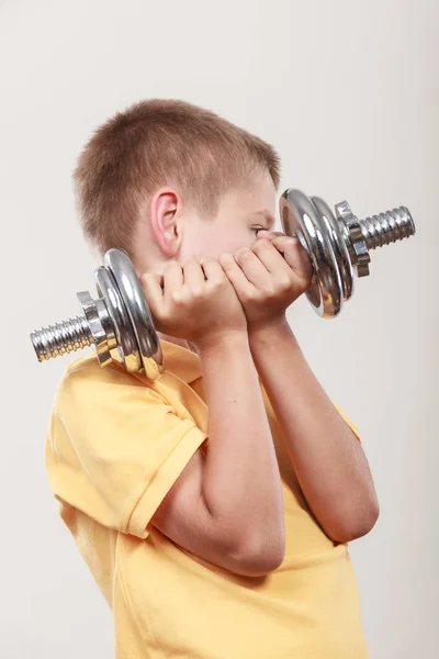 Sport Jongen Maken Oefening Met Dumbbell Zorg Gezondheid Lichaam — Stockfoto