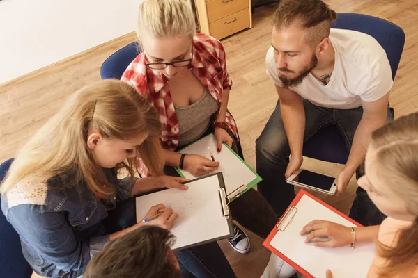 Réunion Collaboration Équipe Concept Démarrage Diversité Masculine Féminine Jeunes Étudiants — Photo