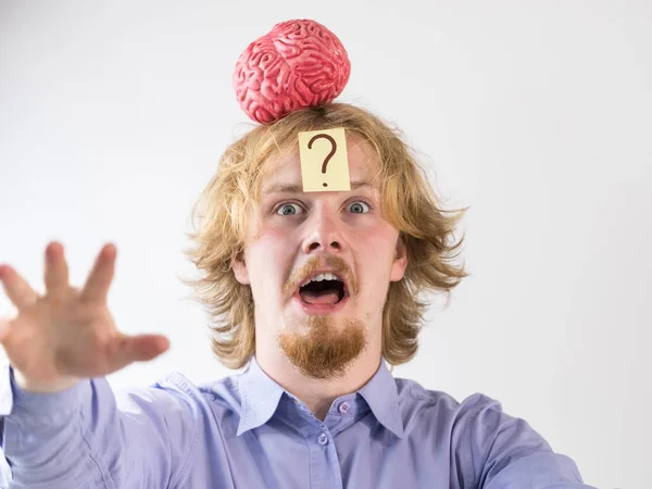 Joven Jugando Con Modelo Cerebro Humano Hombre Descubriendo Innovación Pensamiento —  Fotos de Stock