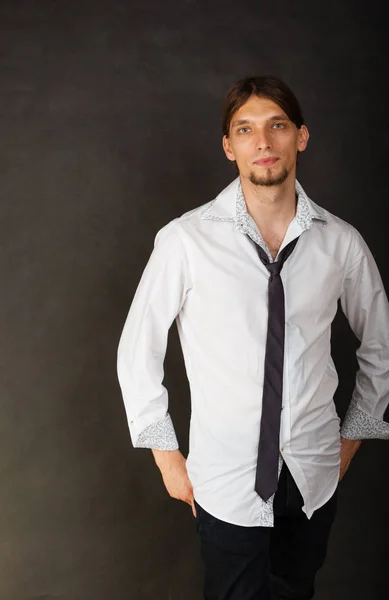 Mannelijkheid Mode Concept Man Overhemd Stropdas Jonge Langharige Mannetje Donkere — Stockfoto
