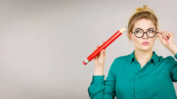 Förvirrat Tänkande Söker Lösning Pensiv Eftertänksam Student Flicka Eller Affärskvinna — Stockfoto