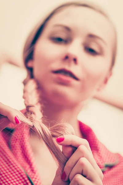 Fancy Trendy Blond Hairstyle Home Concept Closeup Woman Doing Braid — Stock Photo, Image