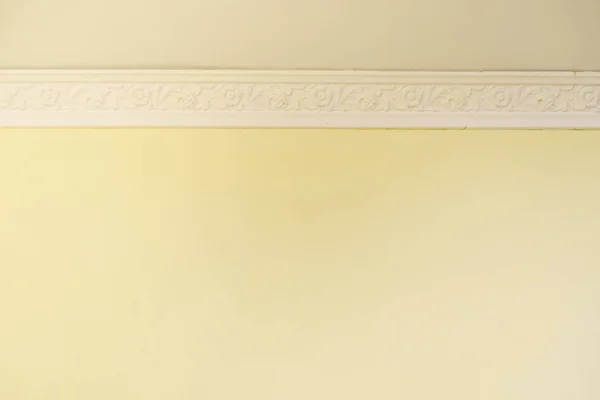 Cornice Bianca Decorativa Parete Gialla Arredamento Della Stanza Domestica Design — Foto Stock