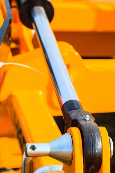産業の詳細な空気圧 油圧機械概念 オレンジ色のマシンのクローズ アップのスチール製ポンプ — ストック写真
