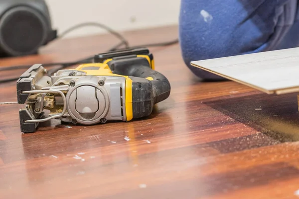 Person Cutting Floor Panels Using Industrial Tool Cut Perfect Shape — Stock Photo, Image