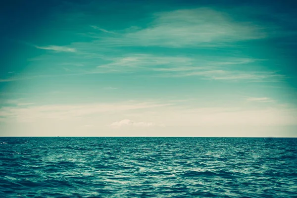 Güzel Deniz Manzarası Deniz Ufku Gökyüzü Sakin Bir Sahne Mavi — Stok fotoğraf