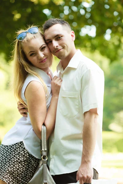 Liebe Romantische Wanderungen Mann Und Blonde Frau Bei Romantischem Date — Stockfoto