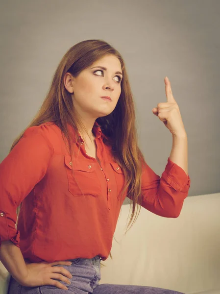 Wütende Angepisst Junge Frau Attraktive Frau Mit Langen Braunen Haaren — Stockfoto