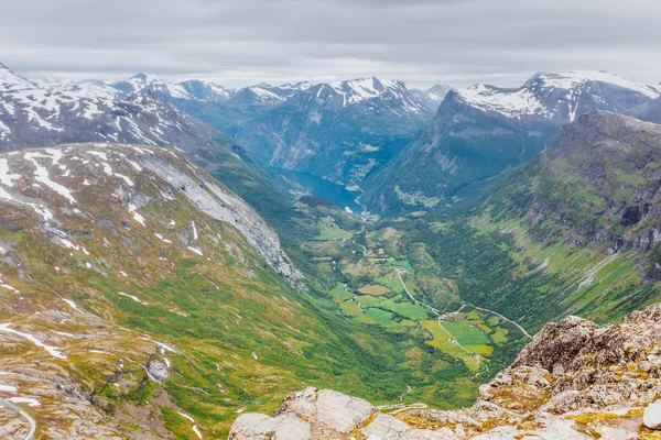 Turizmus Nyaralás Utazás Fantasztikus Kilátással Geirangerfjord Hegyek Táj Dalsnibba Fennsík — Stock Fotó