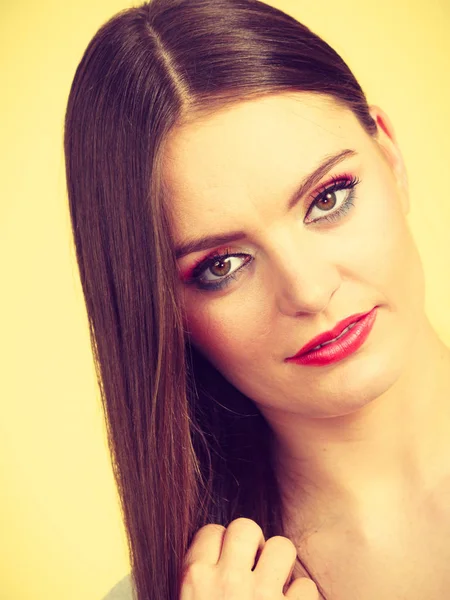 Pensive Attractive Brunette Woman Full Makeup Having Serious Thinking Face — Stock Photo, Image