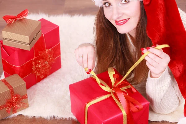 Jul Vinter Lycka Koncept Kvinna Som Bär Santa Helper Hatt — Stockfoto