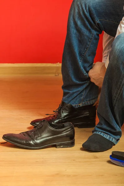 Calzado Moda Hombre Concepto Traje Caballero Chico Usando Zapatos Elegantes —  Fotos de Stock
