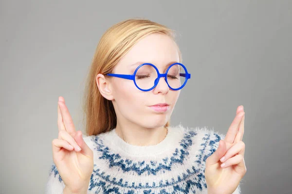 Gestures Signs Concept Teenage Blonde Woman Making Promise Gesture Fingers — Stock Photo, Image