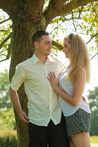 Liefde Romantisch Wandelconcept Man Blonde Vrouw Hebben Romantisch Date Park — Stockfoto