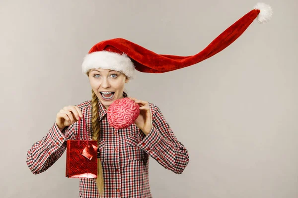 Χριστούγεννα Εποχιακά Χριστούγεννα Έξυπνη Ιδέα Για Ψώνια Ευτυχισμένη Γυναίκα Που — Φωτογραφία Αρχείου