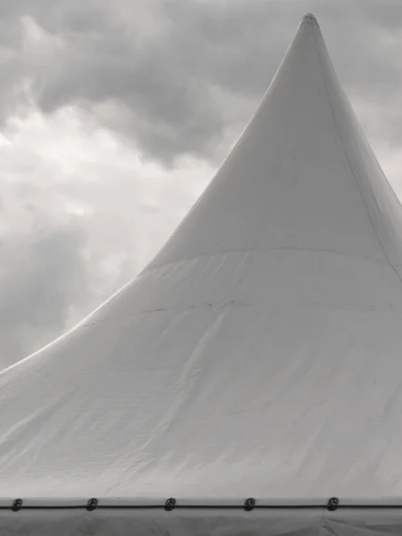 Toit Pointes Tente Événement Fête Blanche Contre Ciel Avec Des — Photo