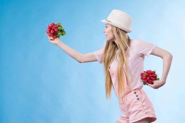 Positiv Tonåring Blond Långt Hår Flicka Bär Sommar Kläder Sol — Stockfoto