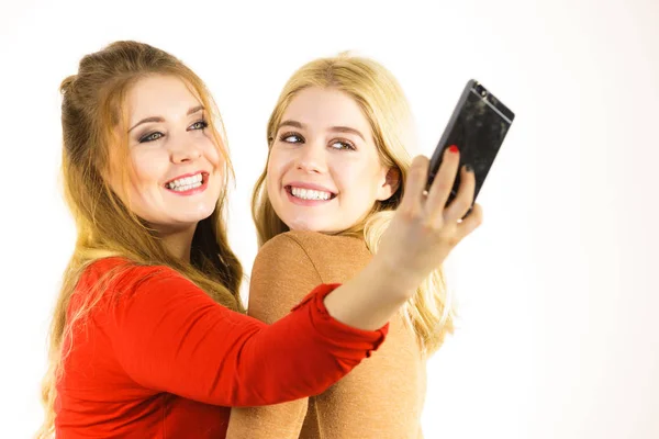 Deux Femmes Gaies Prenant Des Photos Selfie Aide Smartphone Les — Photo