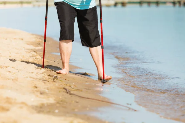 Mujer Mayor Practicando Nórdica Caminando Orilla Del Mar Mujer Anciana —  Fotos de Stock