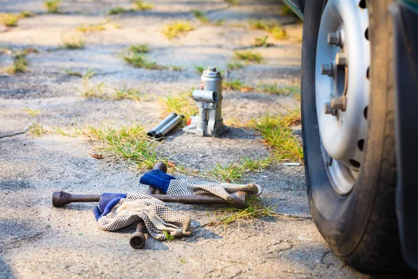 Chave Roda Soquete Manual Jack Deitado Chão Tire Carro Reparação — Fotografia de Stock