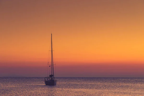 Jacht Het Zeewater Bij Zonsopgang Zonsondergang Reizen Cruise Vakantie Concept — Stockfoto