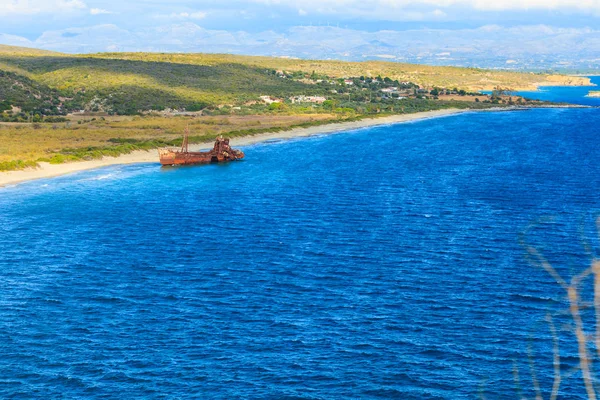 Greckie Wybrzeże Słynnym Zardzewiałym Wrakiem Statku Dimitrios Plaży Glyfada Niedaleko — Zdjęcie stockowe