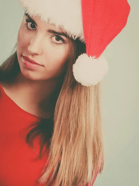 Weihnachten Saisonale Kleidung Winterliches Weihnachtskonzept Junge Neutrale Selbstbewusste Frau Weihnachtsmann — Stockfoto