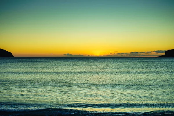 Manzaralı Gün Batımı Deniz Yüzeyinde Gün Doğumu Doğal Manzara Güzel — Stok fotoğraf