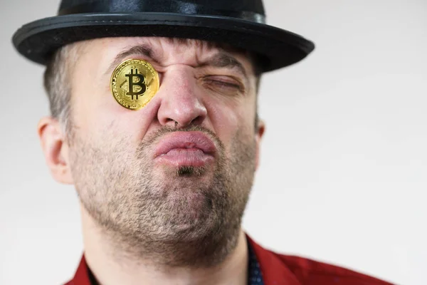 Hombre Adulto Teniendo Bitcoin Moneda Como Pinta Nez Ojo Crypto — Foto de Stock