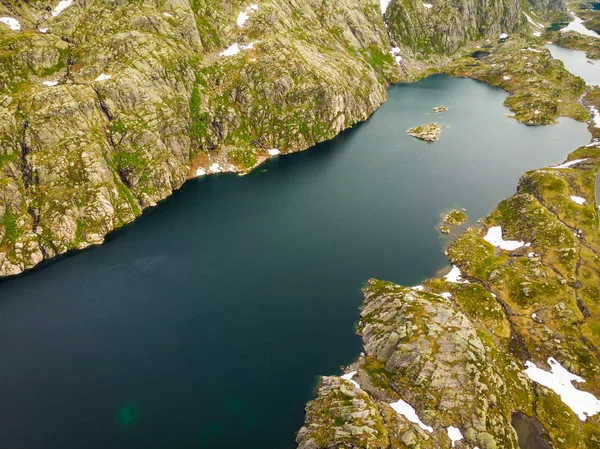 Vista Aérea Lagos Pedra Montanhas Rochosas Noruega Paisagem Rota Panorâmica — Fotografia de Stock