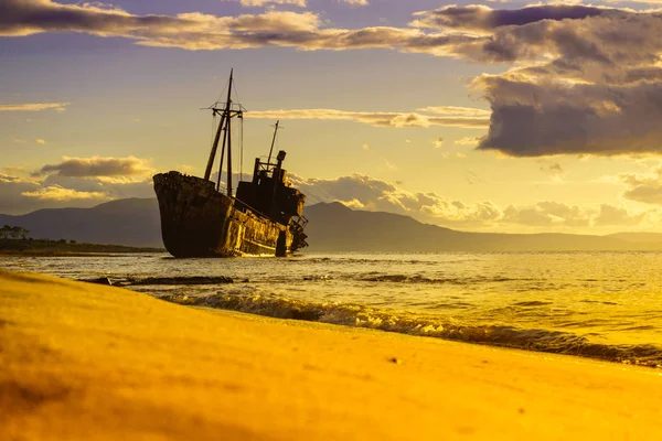 Viejo Naufragio Abandonado Barco Naufragado Barco Hundido Pie Costa Playa —  Fotos de Stock