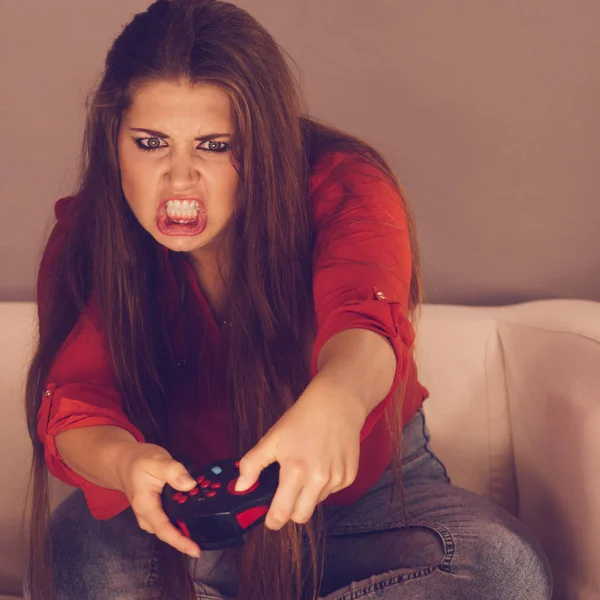 Nerd Geek Femmes Adultes Colère Jouer Sur Console Vidéo Tenant — Photo