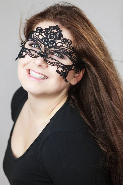 Gelukkig Vrij Mysterieuze Vrouw Dragen Zwart Oog Kant Masker Met — Stockfoto