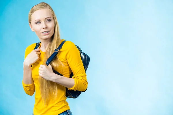 Blondes Teenager Mädchen Auf Dem Weg Zur Schule Oder Zum — Stockfoto