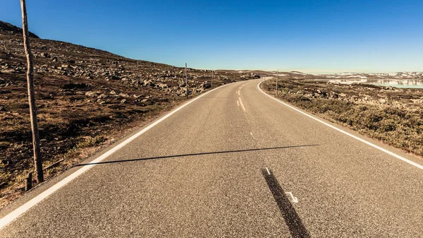 Пустая Дорога Пересекающая Плато Хардангервидда Летнее Время Ландшафт Норвегии Национальный — стоковое фото