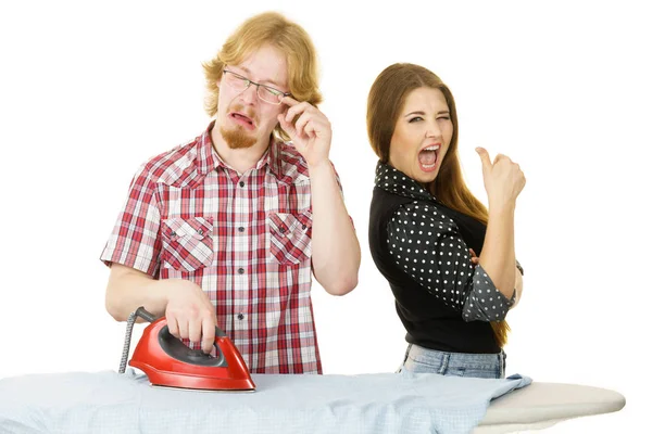 Woman Being Happy While Her Bored Man Doing Household Duties — Stock Photo, Image