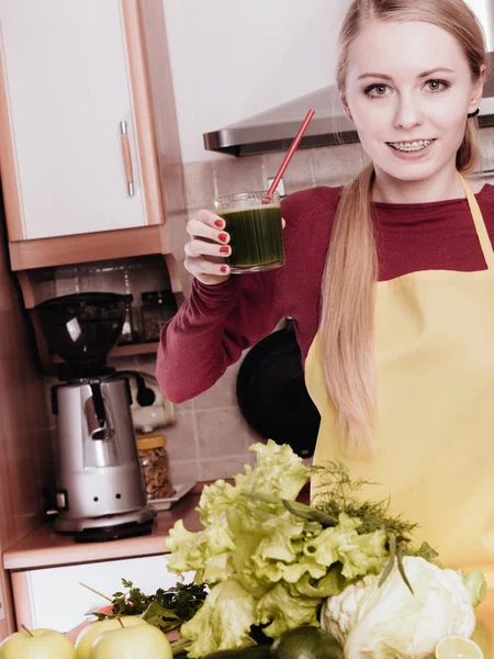 Napoje Dobre Dla Zdrowia Koncepcja Dietetycznego Śniadania Młoda Kobieta Kuchni — Zdjęcie stockowe
