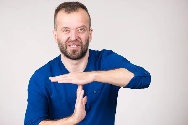 Adulto Bravo Rude Homem Mostrando Tempo Parar Gesto Com Mãos — Fotografia de Stock