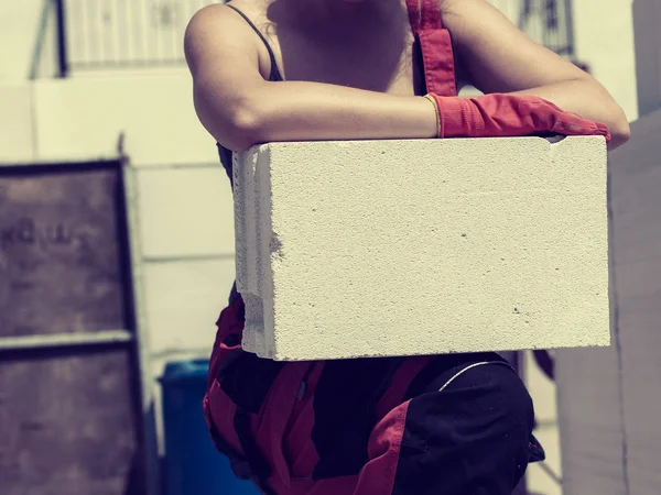 Mujer Irreconocible Trabajando Sitio Construcción Construcción Casa Instalación Ladrillos Aire —  Fotos de Stock