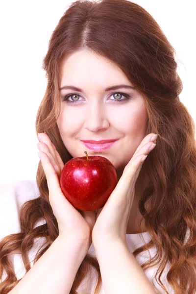 Femme Tenant Pomme Rouge Main Près Visage Sur Blanc Alimentation — Photo