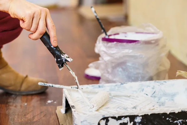 Home Renovação Mudança Cor Paredes Diy Conceito Tinta Branca Com — Fotografia de Stock